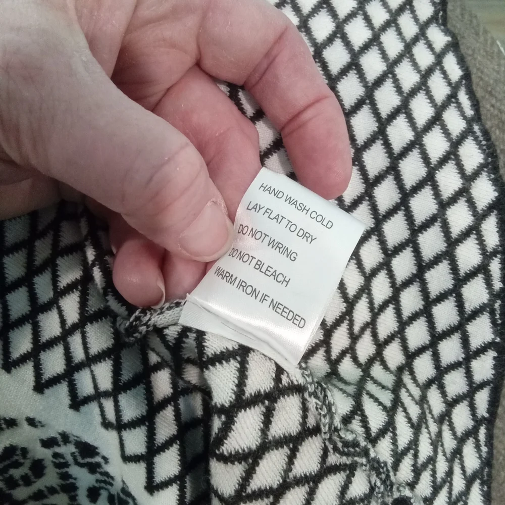 2-$10... Belldini Sz XL Black and White Patterned Open Front Waterfall Cardigan